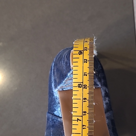 Vince Camuto crushed velvet heeled booties. Size 9 - Picture 7 of 8